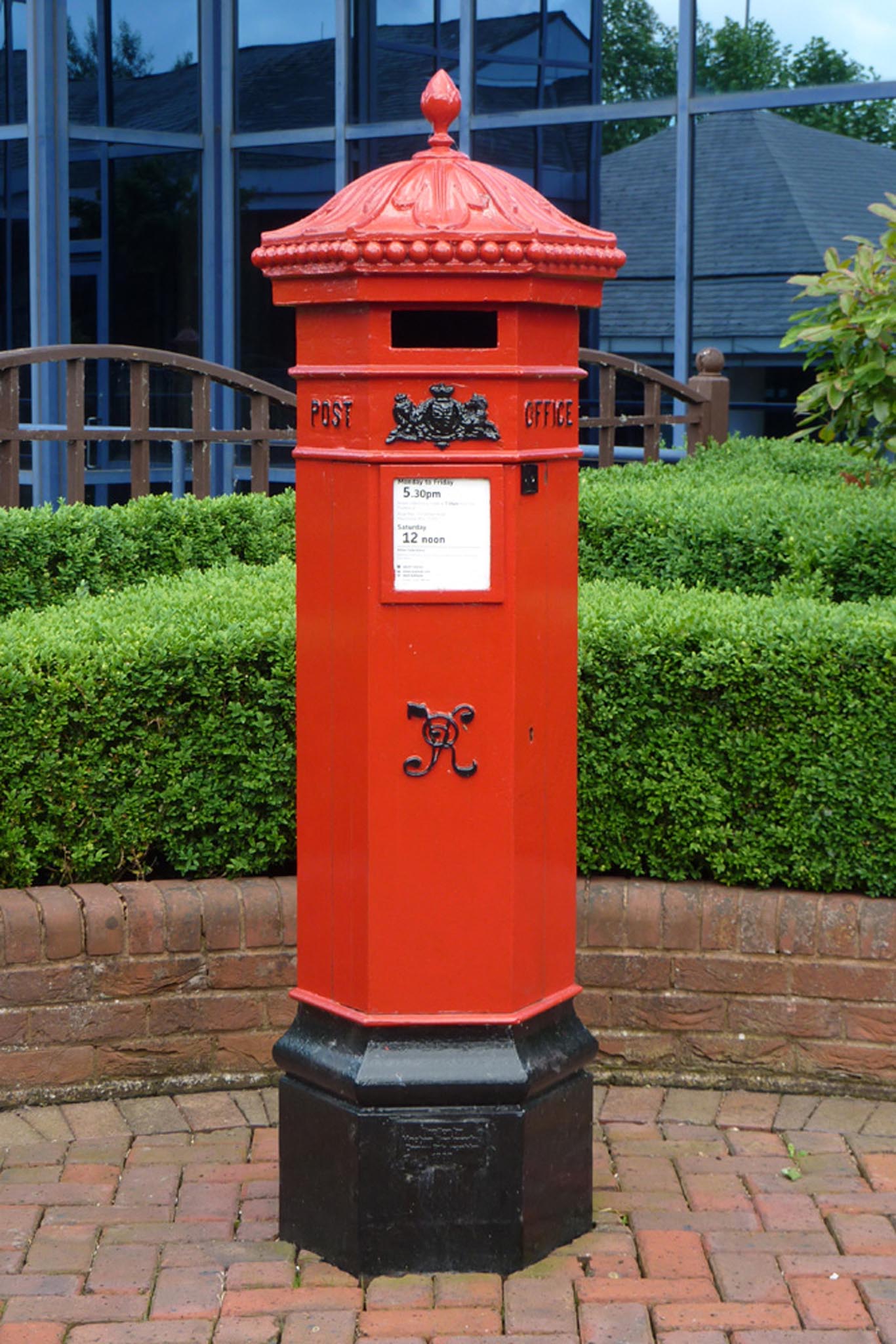E2R replica VR Penfold pillar box, 1990s. Andrew R Young