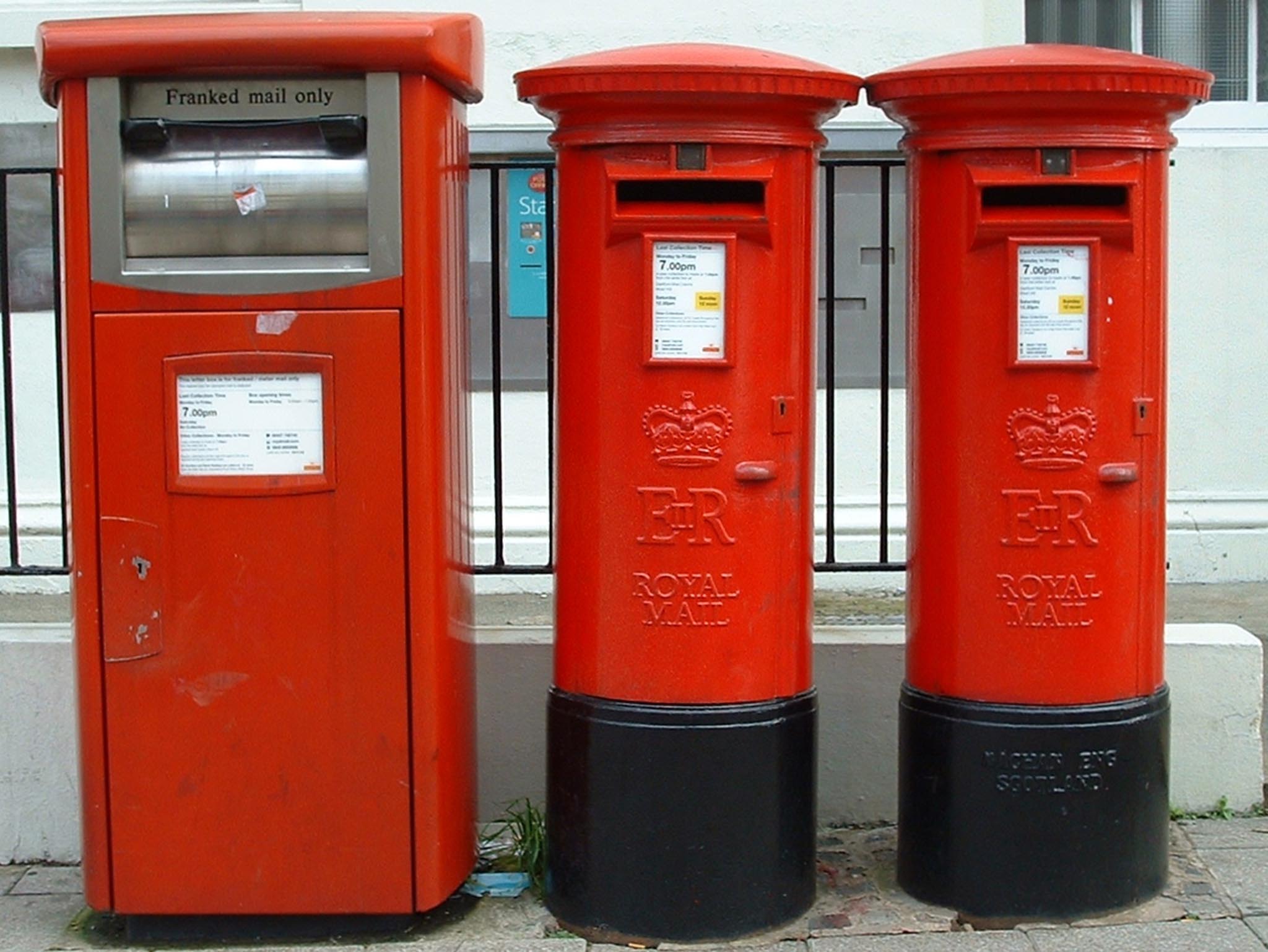 E2R meter box with a pair of E2R pillar boxes 1990s, Kent. Gerrry Cork