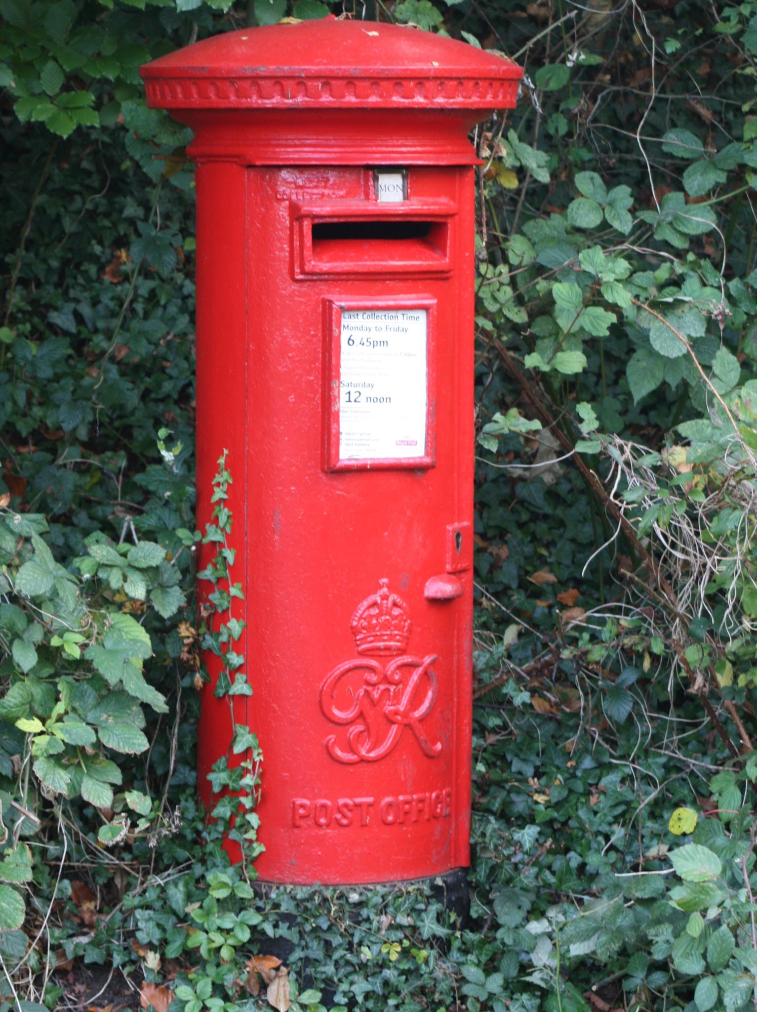 G6R pillar box, 1940s, Surrey. Robert Cole